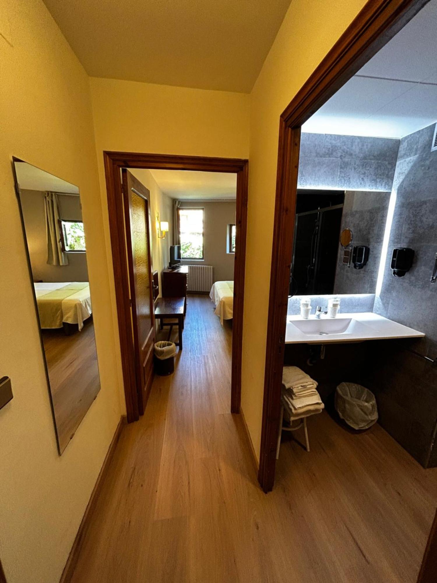 Hotel Santa Barbara De La Vall D'Ordino Ngoại thất bức ảnh