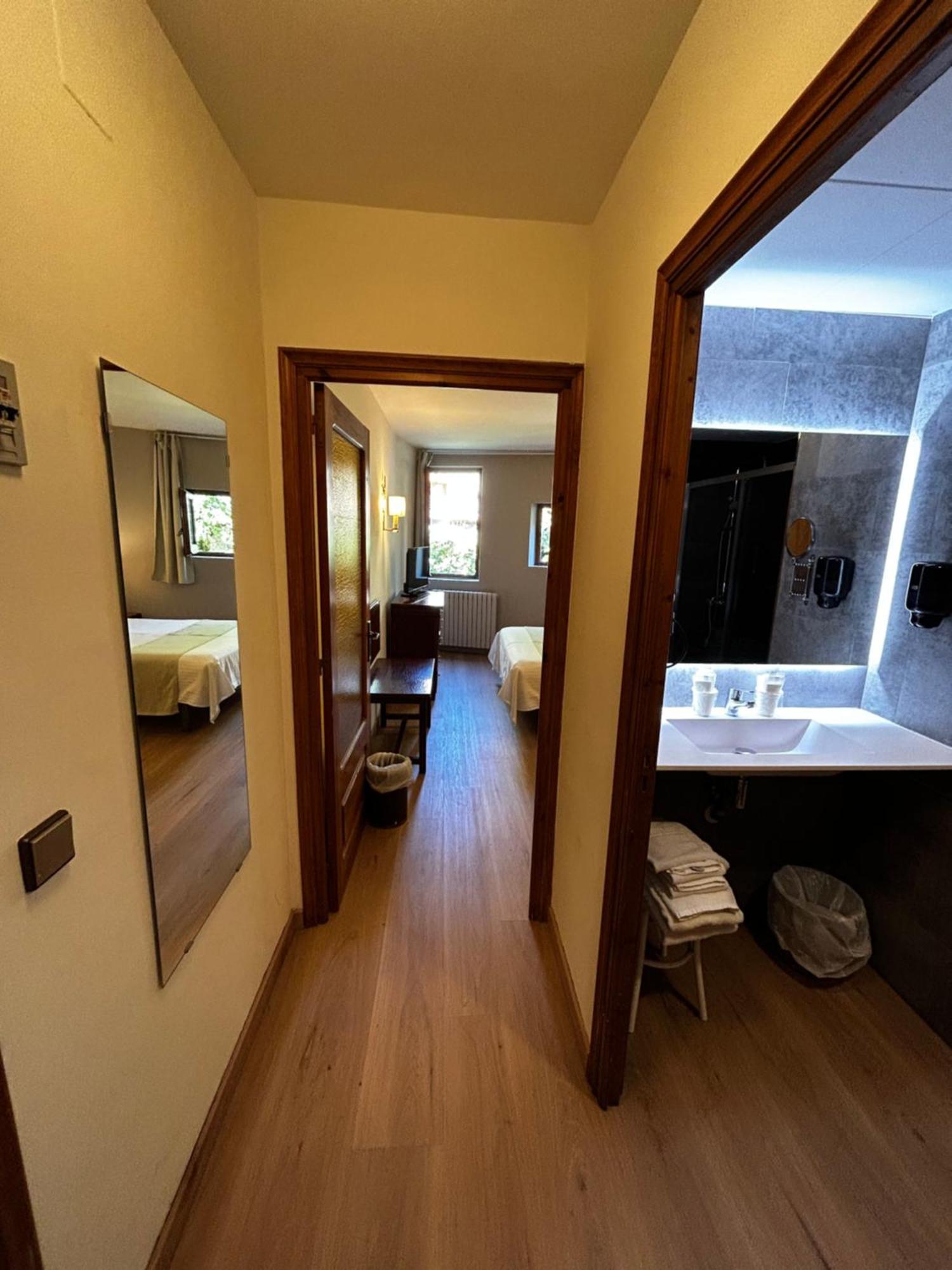 Hotel Santa Barbara De La Vall D'Ordino Ngoại thất bức ảnh