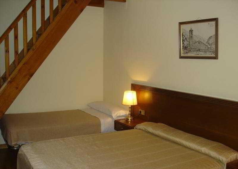 Hotel Santa Barbara De La Vall D'Ordino Phòng bức ảnh